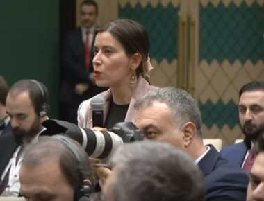 Η Τουρκάλα δημοσιογράφος «πάγωσε» τον Α.Τσίπρα όταν τον ρώτησε για τους «8»